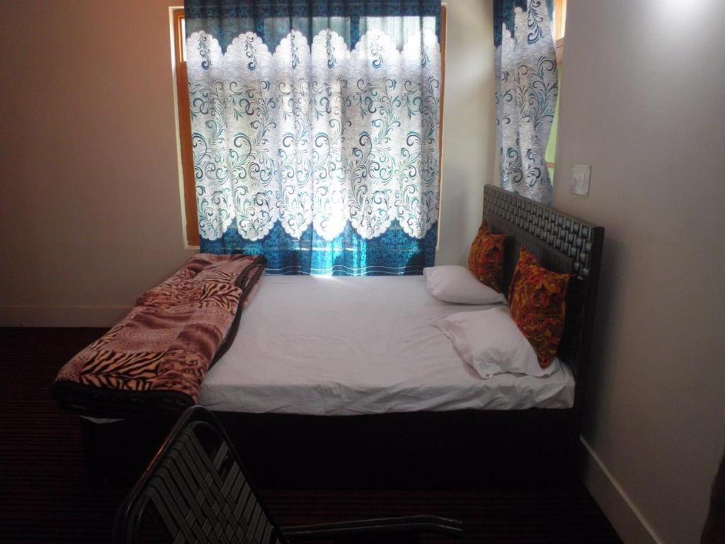 My Guest House Srīnagar Esterno foto
