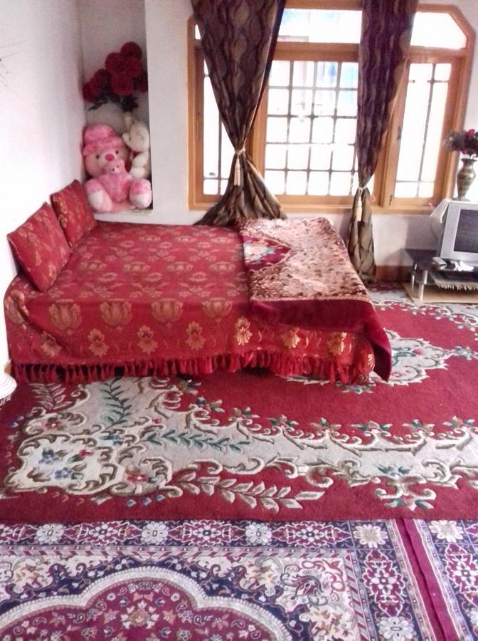 My Guest House Srīnagar Esterno foto