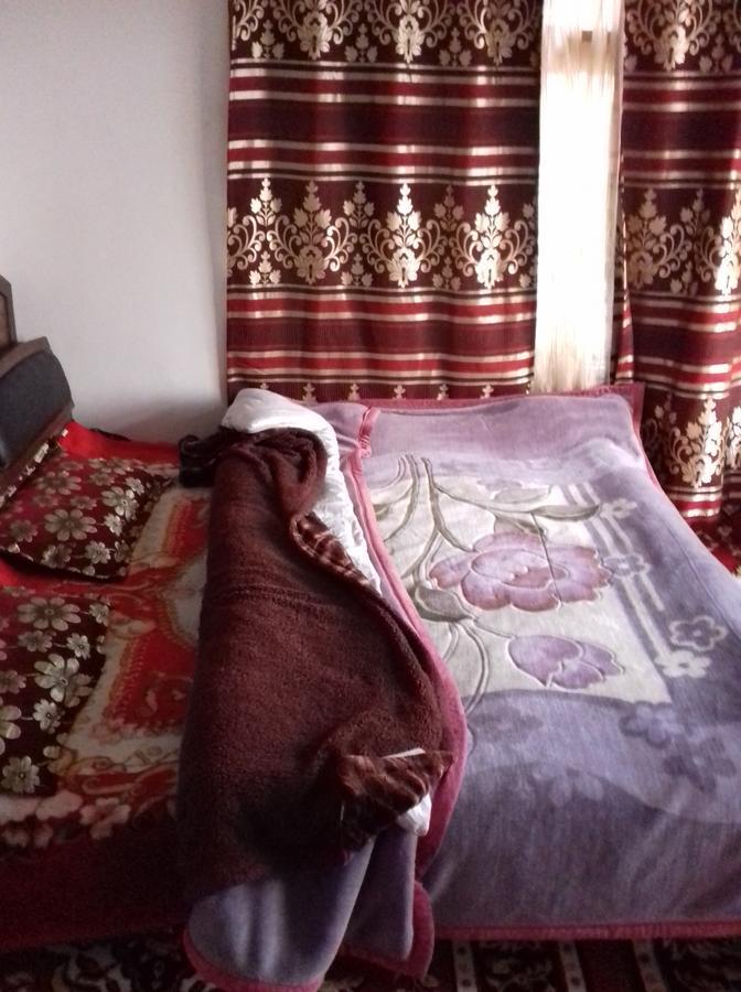 My Guest House Srīnagar Esterno foto