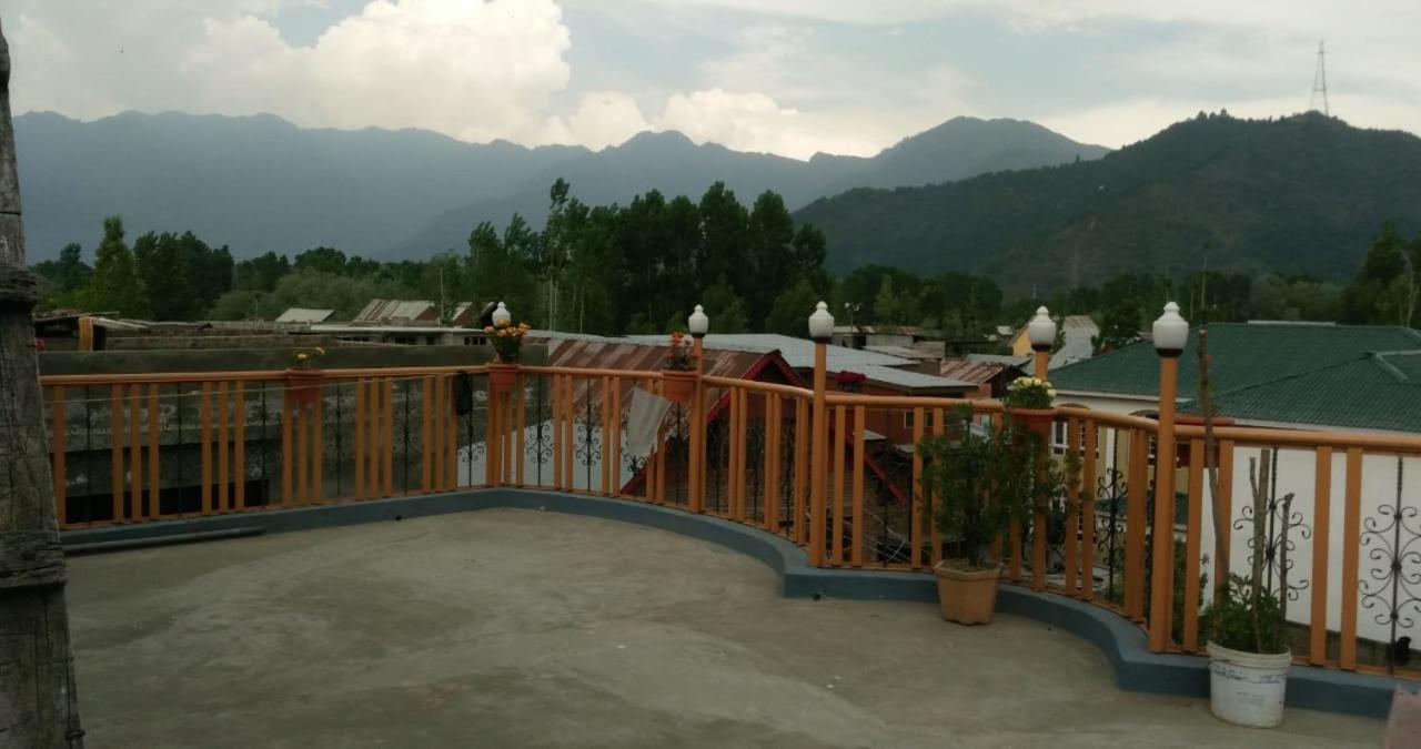 My Guest House Srīnagar Esterno foto